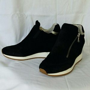 Geox sneakers italian brand.